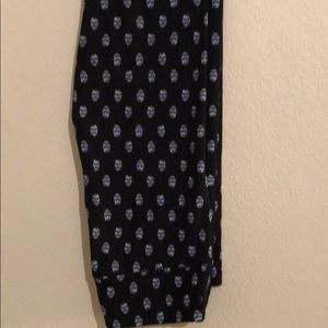 Lularoe OS leggings black with skulls never worn